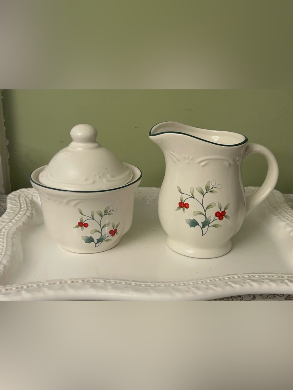 Pfaltzgraff Winterberry Sugar and Creamer Set